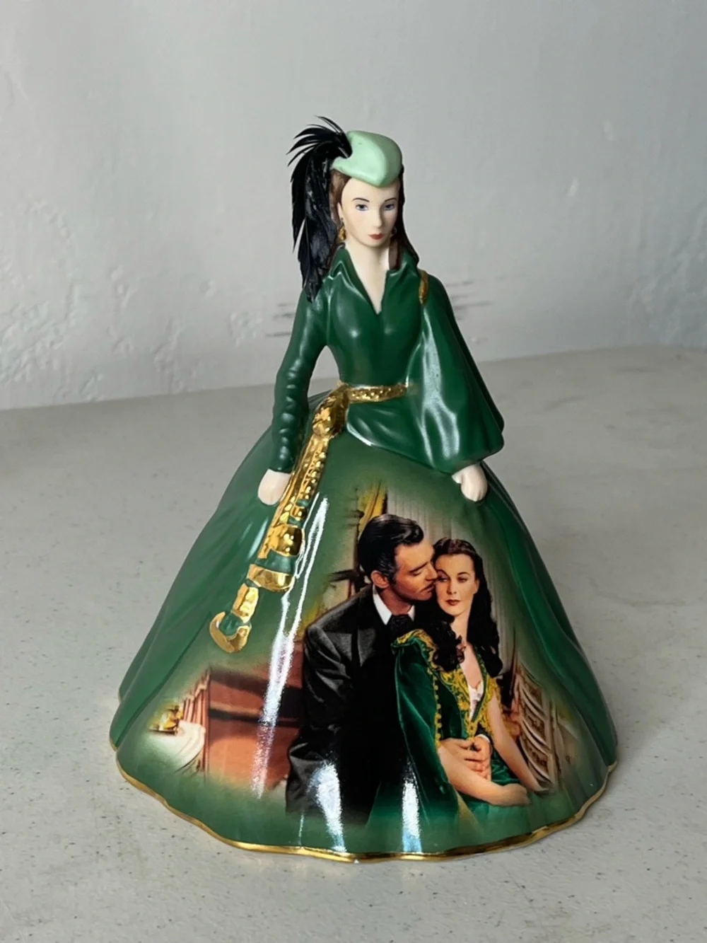 2004 The Bradford Exchange Green and Gold Scarlett-Inspired Ceramic Cake Topper